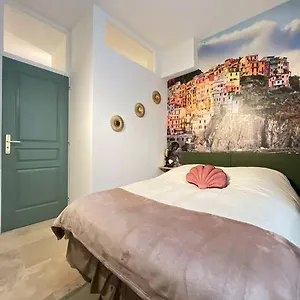 https://appart-1-chambre-intra-muros-avec-jardin.fr-provencehotel.com