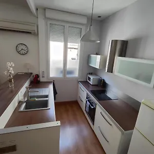 https://appartement-intra-muros-84000.fr-provencehotel.com