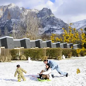 https://vvf-villages-les-cabannes.midi-pyreneeshotels.com